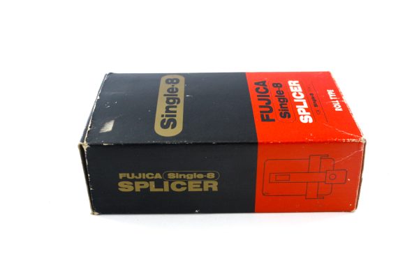 Fujica Single-8 Splicer i sin originale æske, set fra siden.